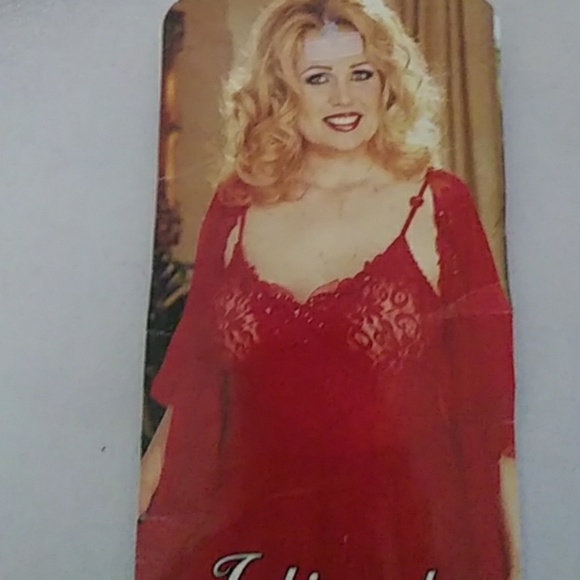 Lingerie - Picture 1 of 3